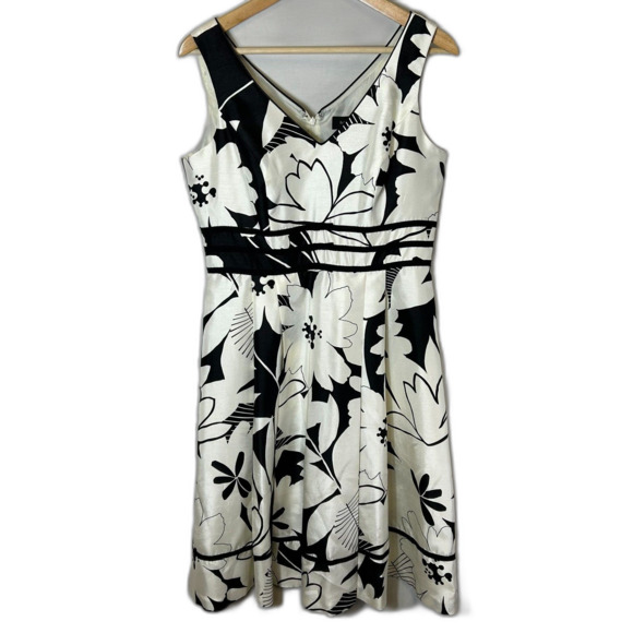 R&M Richards Ivory Black Floral V-Neck Sleeveless Fit & Flare Cocktail Dress 8 - Picture 2 of 16